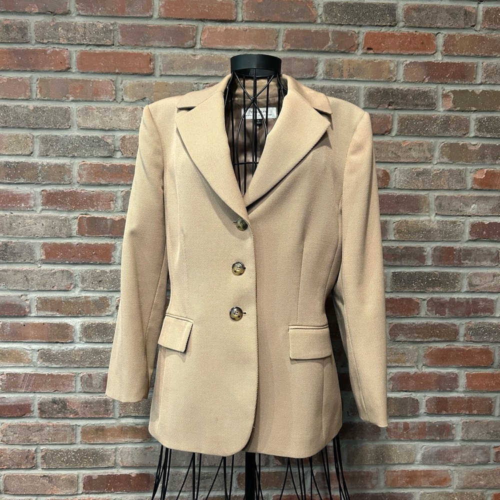 Tahari by Arthur Levine Classic Tan Blazer, Size 10.